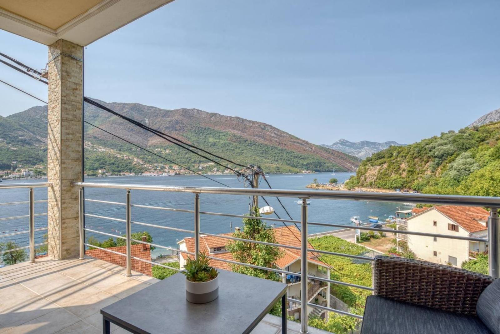 Apartmani Nikic -Tivat Exterior photo
